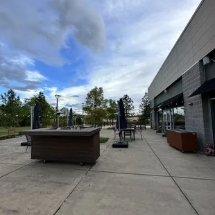 the outside of the restaurant