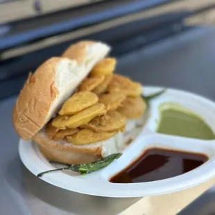 Mumbai Express, Batata Bhajii Pav