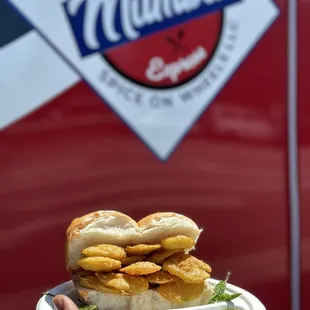 Mumbai Express, Potato Bhajii Pav