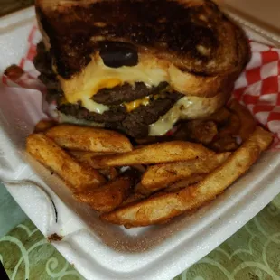 Grilled Cheese Cheeseburger
