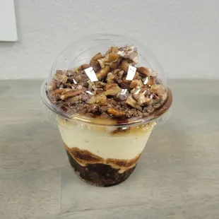 Turtle cheesecake cup