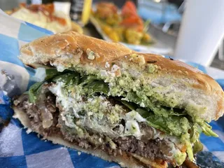 Fifth Avenue Streatery