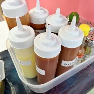 Salsas and seasonings for your elotes