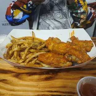 Buffalo wings and fries
