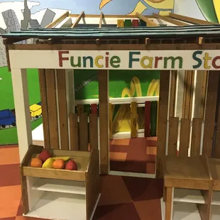 Where is the food for this farm stand?  There were just a couple of sad stuffed "fruit".