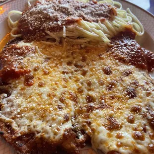 Mundi&apos;s Chicken Parmigiana