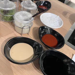 Sauces provided with rice noodle