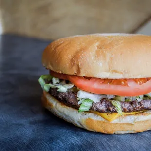 Cheeseburger with lettuce and tomato