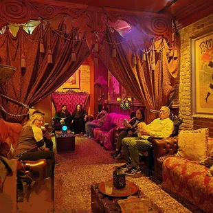 Seance Lounge