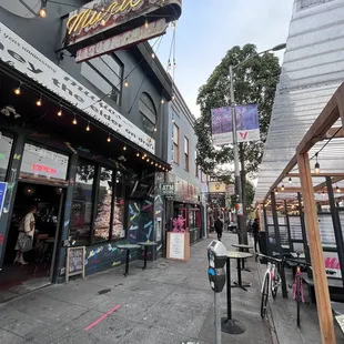 the outside of the restaurant