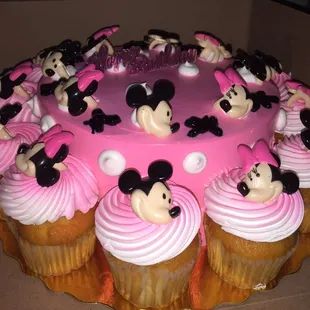 a minnie mouse cupcake