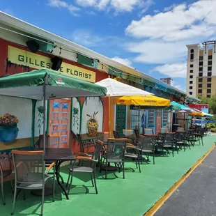 the outside of the restaurant