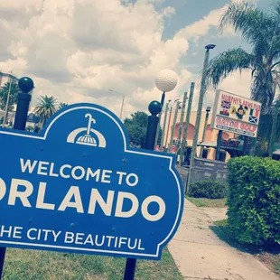 a welcome sign for the city beautiful