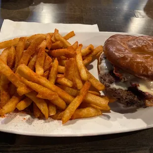 Bacon burger w/ Cajan fries
