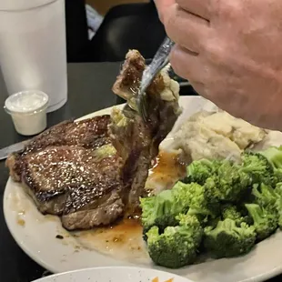 Steak, mashed potatoes, &amp; broccoli