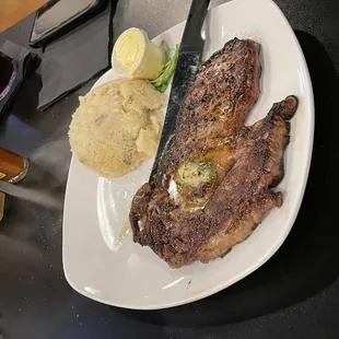 Steak, mashed potatoes