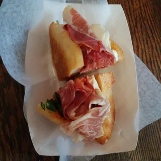 Delis