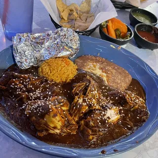 Enchiladas con Mole