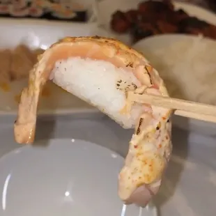 Sorry for the bad quality, this was a screenshot from a video but look at the cut on this spicy seared salmon!