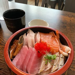 Chirashi bowl