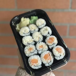 Spicy salmon and spicy scallop roll