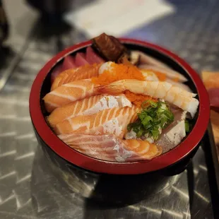 Chirashi bowl