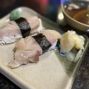 Hamachi nigiri