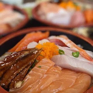 Chirashi bowls