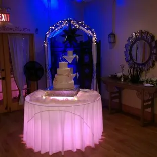 Uplighting under the cake table at Stillwell House