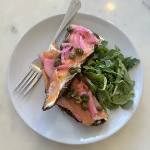 Smoke salmon tartine