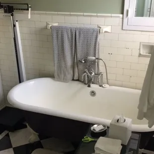 Judge's Suite soaking tub