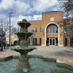 Museum entry facing Beermann plaza