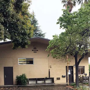 Not sure if the space in front is guest parking but across the street and the nearby shopping plaza had plenty.