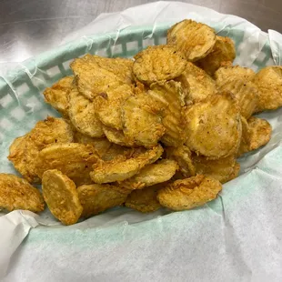 food, chicken wings and fried chicken