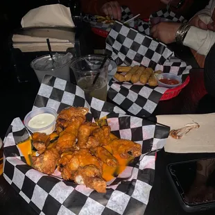 a tray of fried chicken wings