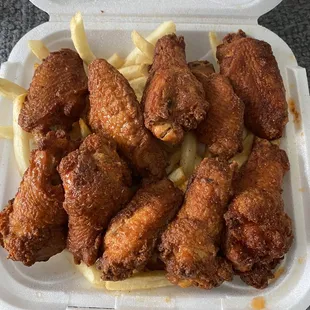 Buffalo Wings w/ Fries