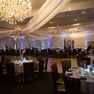 Simply elegant lighting in the Mountainview Room at The Castaway in Burbank, CA