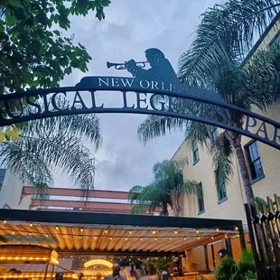 the entrance to the new orleans