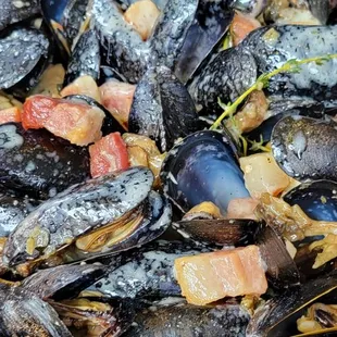 Mushroom and bacon mussels