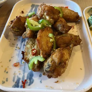 Spicy Deep-Fried Chicken Wings