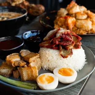 Khao Mu Daeng