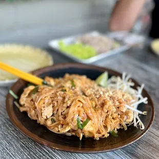 Chicken pad thai