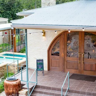 the entrance to the restaurant