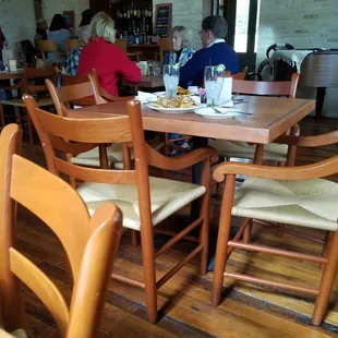 Dirty table left uncleaned for over 10 minutes