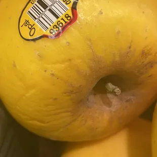 Wrinkled and old looking apples.