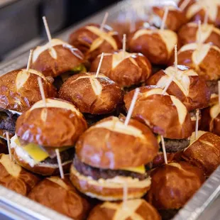 Beef sliders on pretzel buns-Photography by Nezár Samara Photography