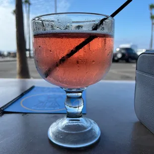 There's nothing better than starting your weekend with a schooner at Mutts! Cheers