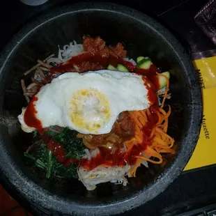 Dolsot bibimbap - spicy pork