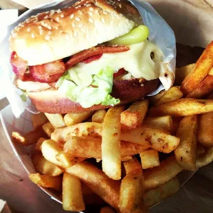 Those Cajun fries tho!!!