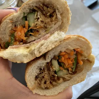 2. Shredded Chicken (Banh Mi Ga Xe)